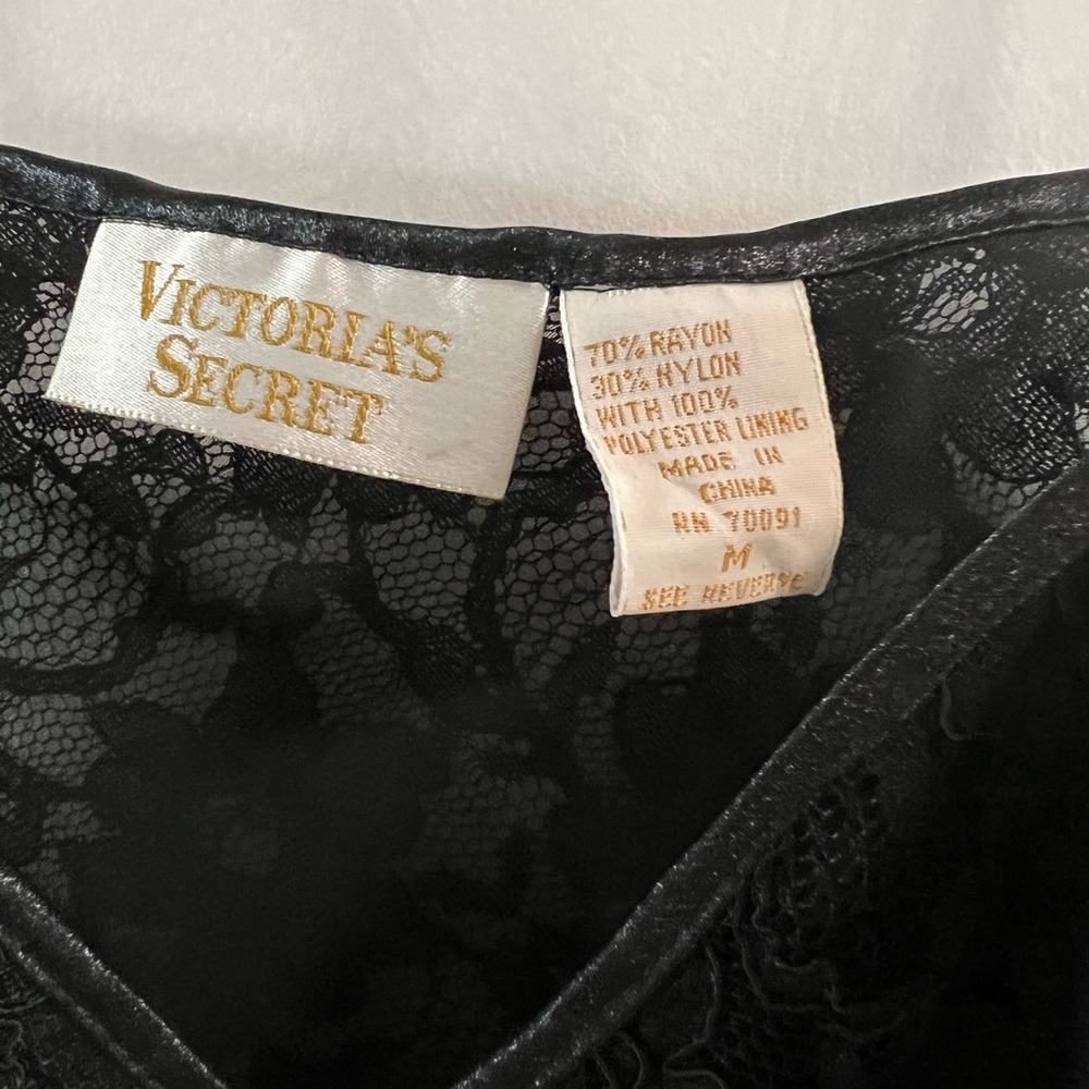Vintage gold label Victoria’s Secret black lace top - Picture 3 of 3